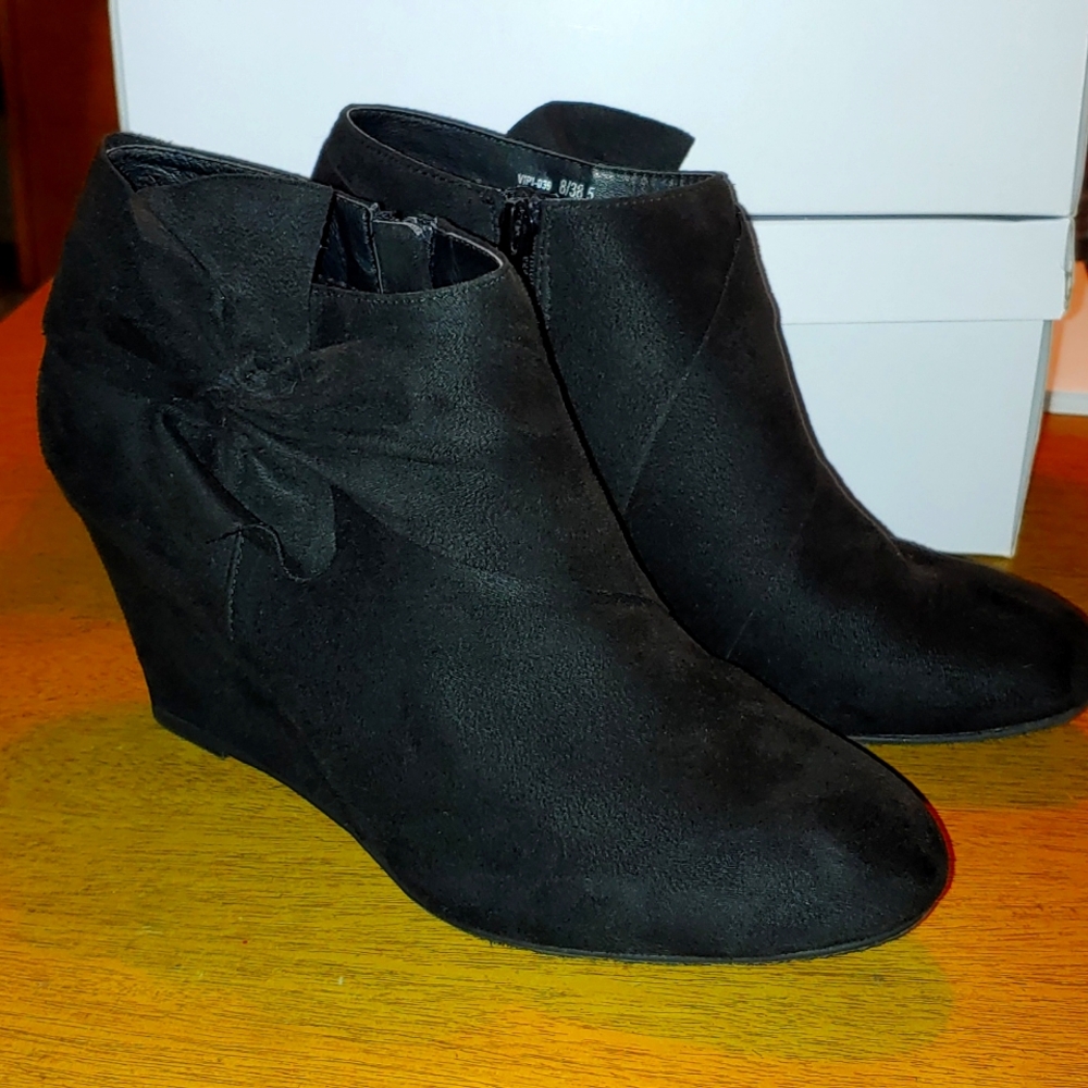Ankle boots CL by laundry size 8